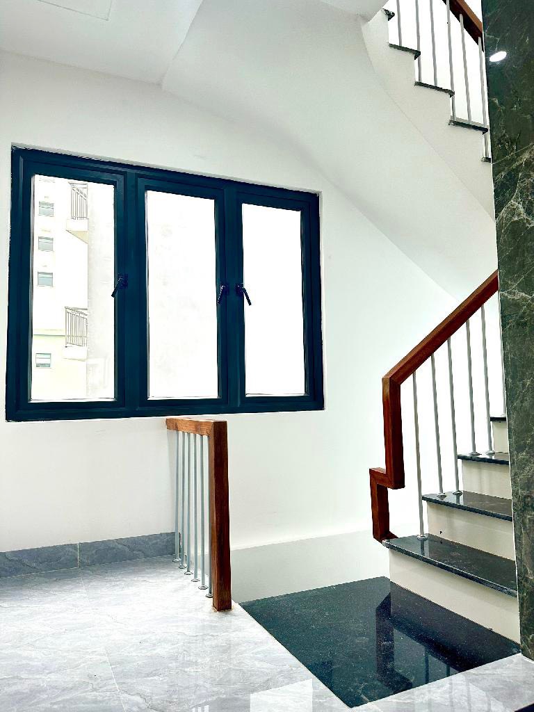 Nhà mình cho thuê nhà mới, hai cửa đi, Đội Cấn; vỉa hè 94m2* 5T- 30 Tr - Ảnh 1